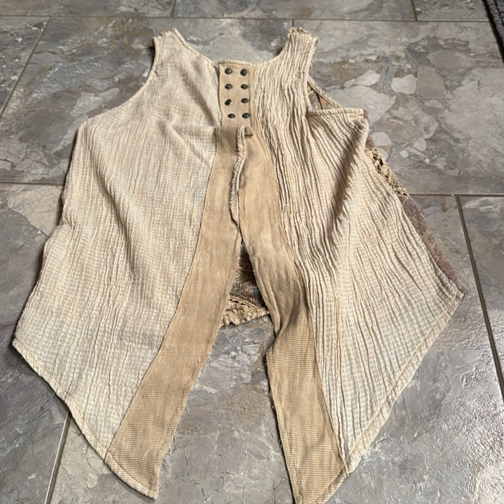 Tan patterned crochet knit tank top - Picture 4 of 5